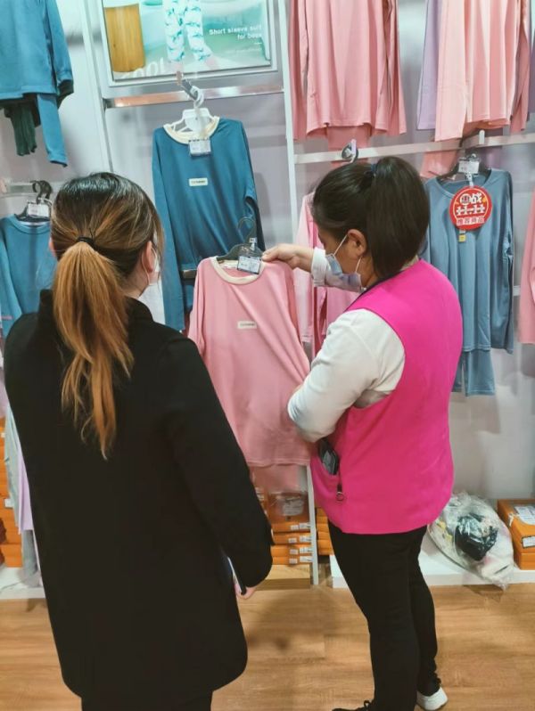 【新時(shí)代商廈寶龍店】企業(yè)文化踐行者（1）想顧客之所想，急顧客之所急